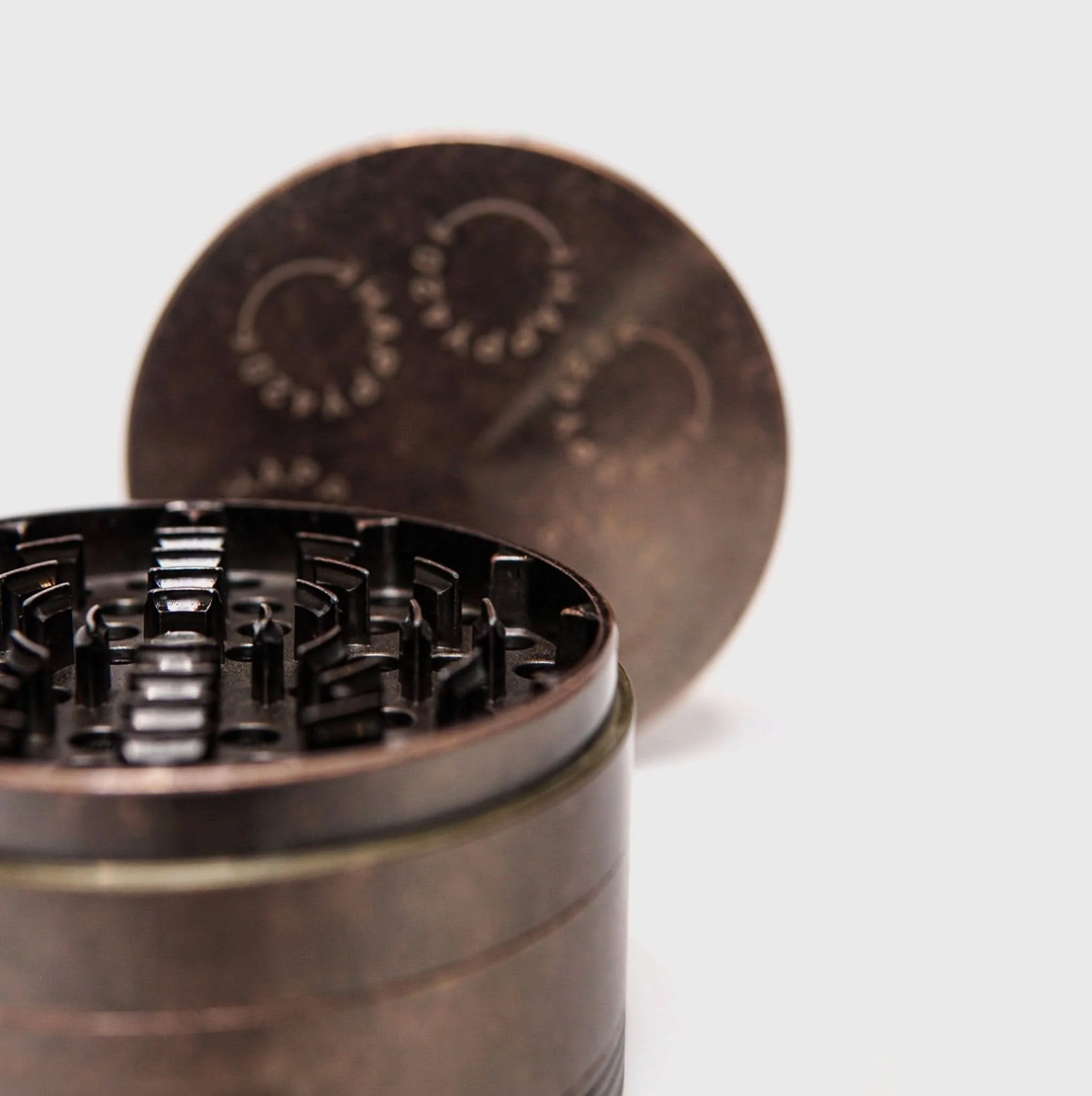 Happy420 Riesen Grinder - Revolver Design - Image 4